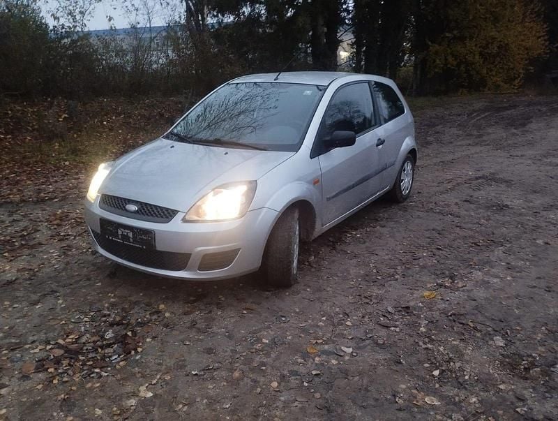 Gebraucht Ford Fiesta 68 PS (50 kW) 2006 Silber Kleinwagen