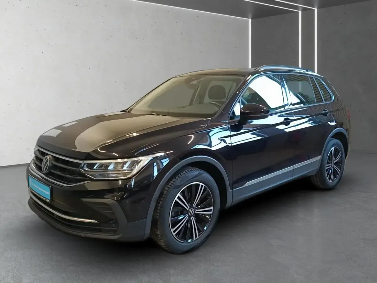 Gebraucht VW Tiguan Life 200 PS (147 kW) 2022 Schwarz SUV