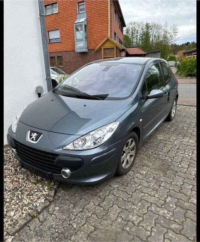 Grau Gebraucht 2005 Peugeot 307 Kleinwagen | 450 € - Bild 1/4