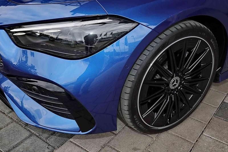 Gebraucht Mercedes CLE300 AMG 258 PS (189 kW) 2024 Metalliclack spektralblau Cabrio