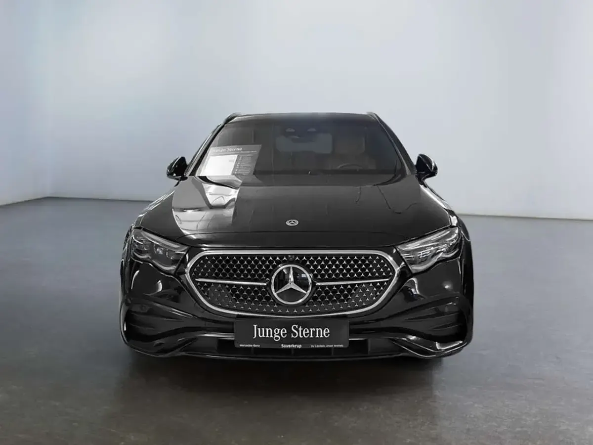 Second-hand Mercedes E300 AMG 313 CP (230 kW) 2025 Negru Berlinǎ