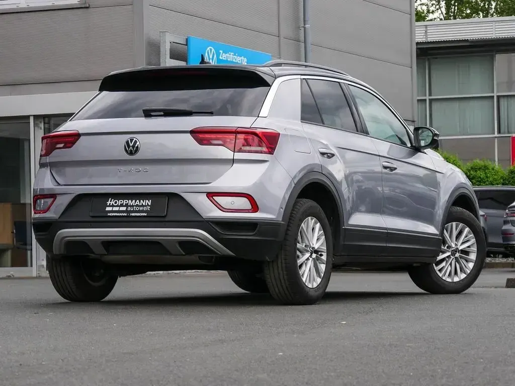 Gebraucht VW T-Roc Life 110 PS (80 kW) 2022 Pyrit silber metallic, deep bl SUV