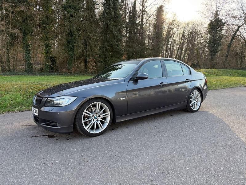 Gebraucht BMW 320 163 PS (119 kW) 2005 Grau Limousine