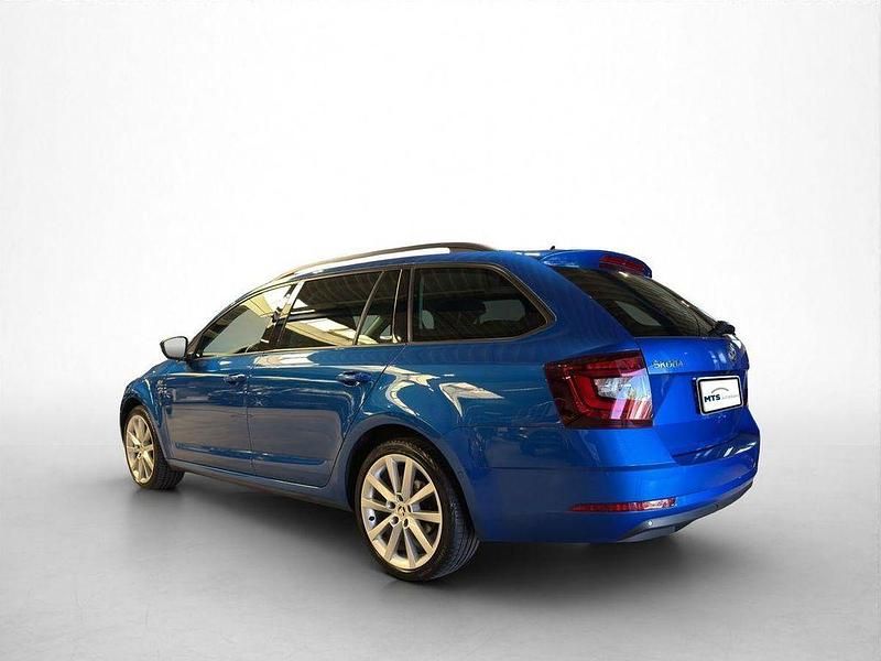 Blau Gebraucht 2020 Skoda Octavia Soleil Kombi | 16.990 € (Superpreis) - Bild 1/4