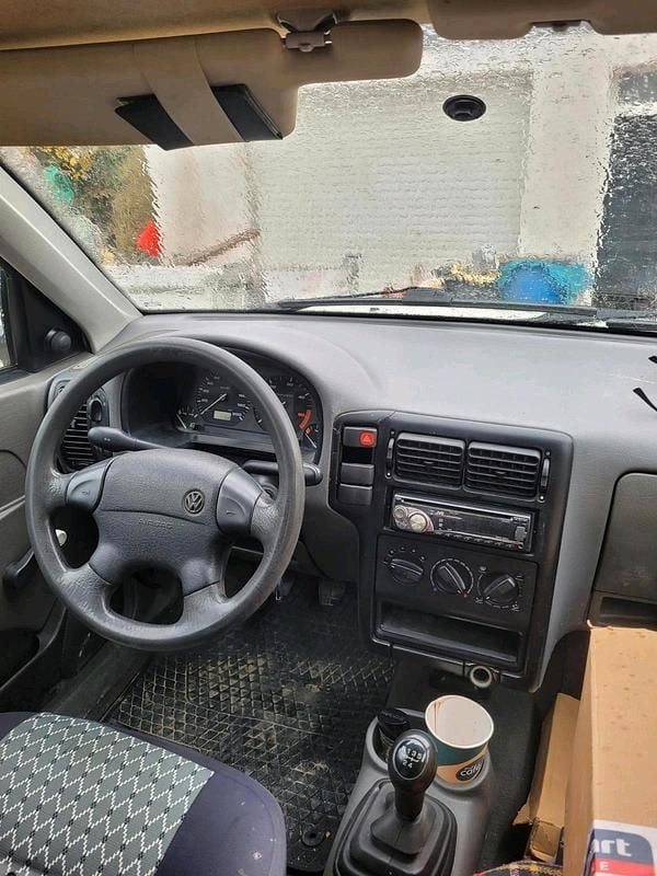 Second-hand VW Caddy 64 CP (47 kW) 2004 Alb Monovolum