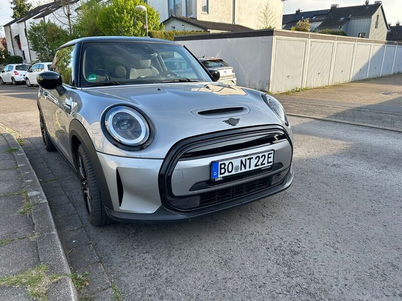 Gebraucht Mini Cooper SE Classic 135 kW (184 PS) 2023 Silber Kleinwagen