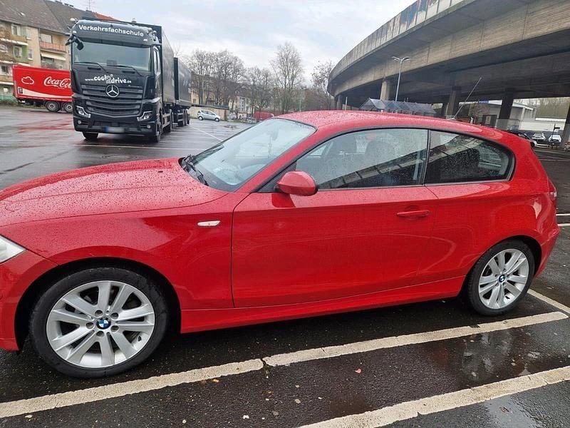Gebraucht BMW 116 122 PS (89 kW) 2010 Rot Kleinwagen