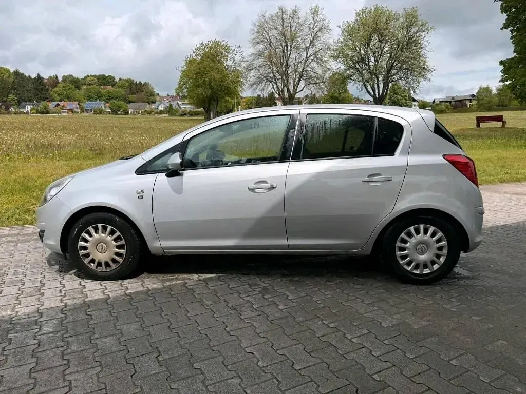 Używany Opel Corsa 2010 Srebrny Hatchback