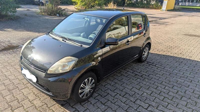 Schwarz Gebraucht 2007 Daihatsu Sirion Kleinwagen | 3.113 € (Fairer Preis) - Bild 1/4