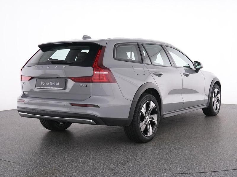 Gebraucht Volvo V60 CC Plus 196 PS (144 kW) 2023 Grau Kombi