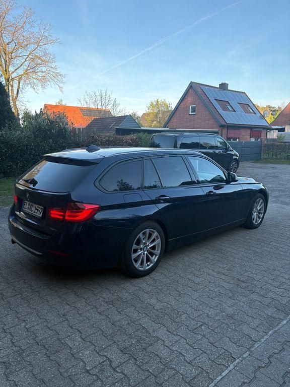 Gebraucht BMW 318 143 PS (105 kW) 2013 Blau Kombi