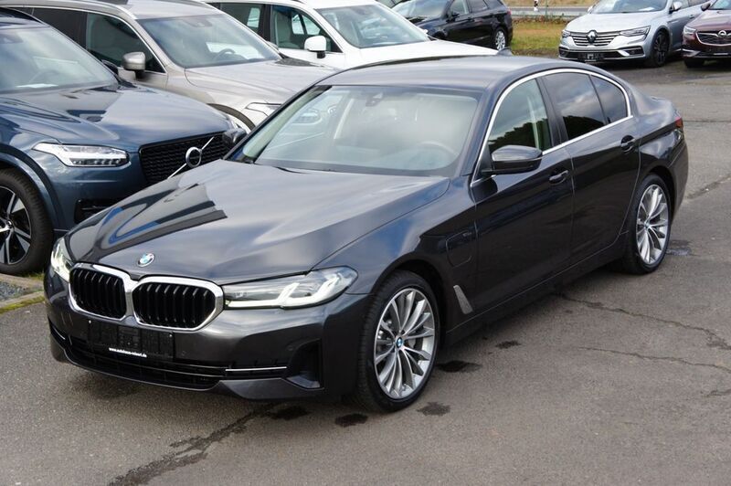 Sophistograu brillanteffekt me Gebraucht 2021 BMW 530e Limousine | 28.888 € (Guter Preis) - Bild 1/4