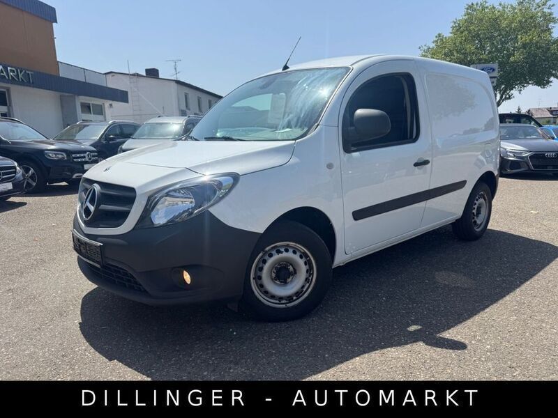 Weiß Gebraucht 2021 Mercedes Citan 109 Van / Kleinbus | 12.890 € (Guter Preis) - Bild 1/4