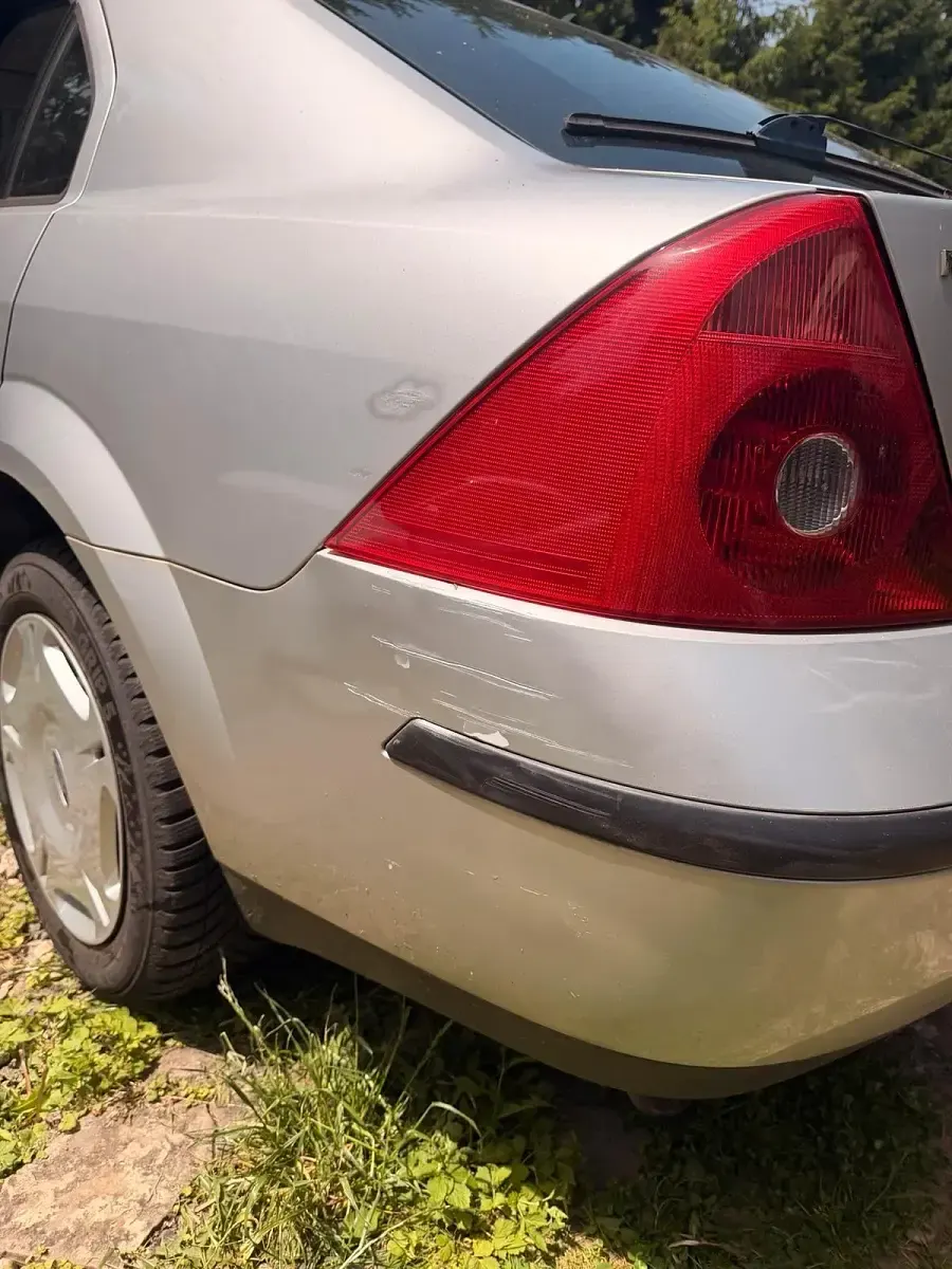 Gebraucht Ford Mondeo 110 PS (80 kW) 2002 Silber Limousine