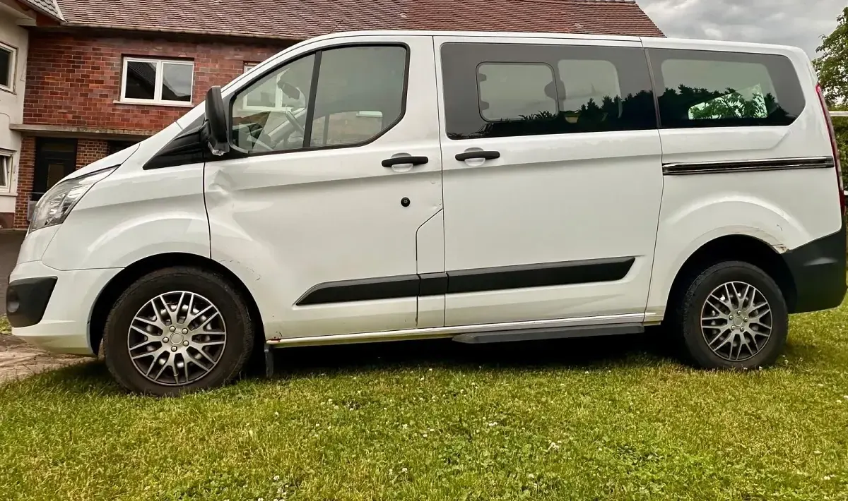 Gebraucht Ford Tourneo 100 PS (73 kW) 2016 Weiß Van / Kleinbus