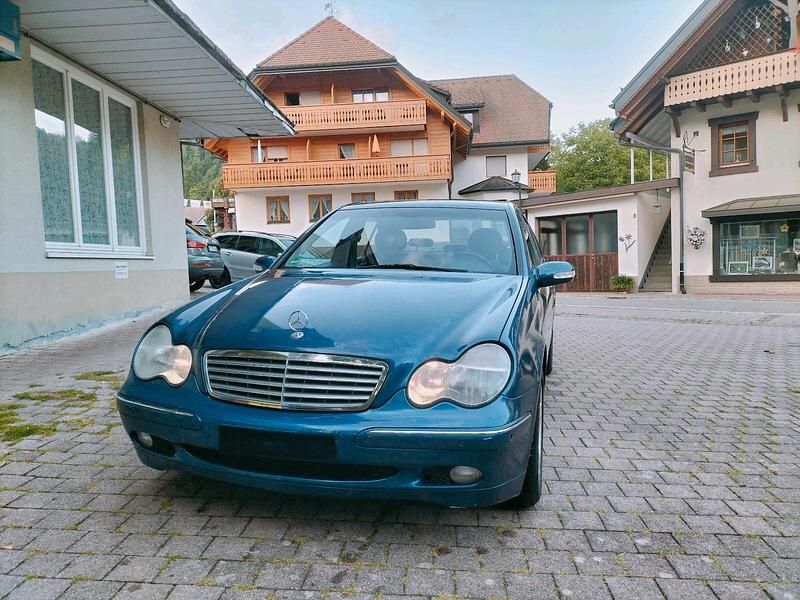 Blau Gebraucht 2001 Mercedes C200 Edition Limousine | 2.800 € - Bild 1/4