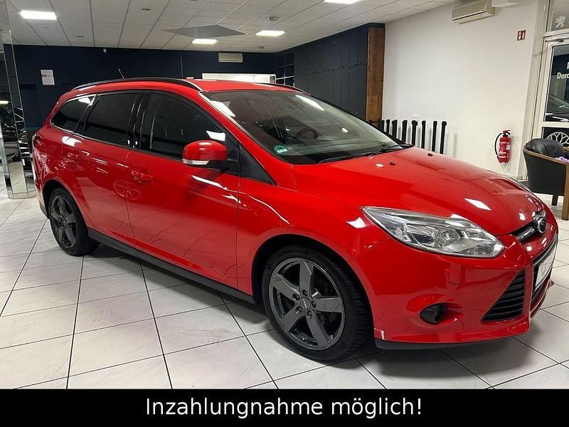 Gebraucht Ford Focus Trend 116 PS (85 kW) 2014 Rot Kombi