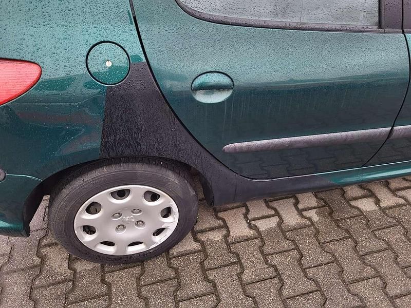 Gebraucht Peugeot 206 60 PS (44 kW) 2004 Grün Limousine