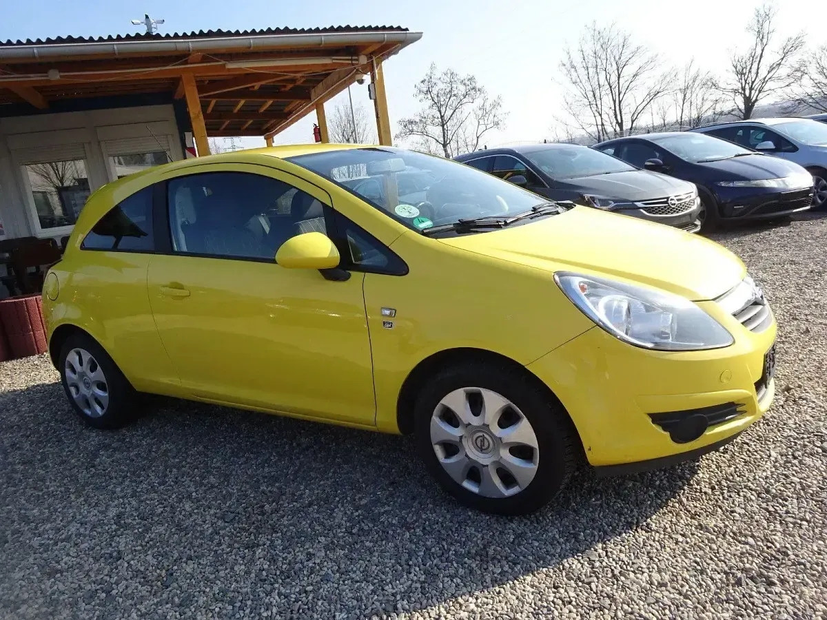 Gebraucht Opel Corsa Edition 90 PS (66 kW) 2010 Gelb Kleinwagen