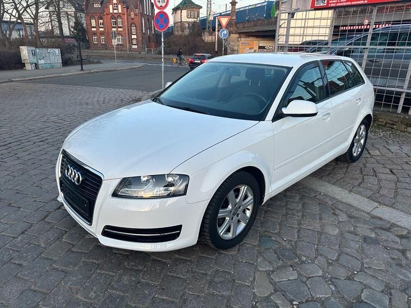 Gebraucht Audi A3 Attraction 90 PS (66 kW) 2012 Weiß Kleinwagen
