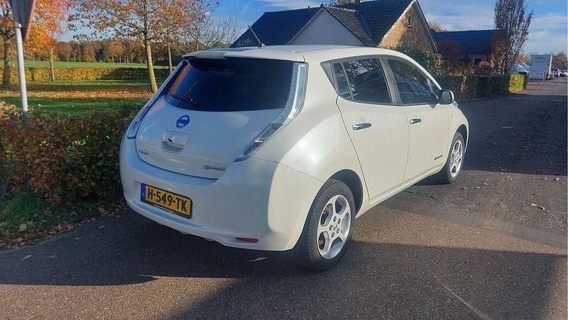 Gebraucht Nissan Leaf Acenta 80 kW (109 PS) 2015 Weiß Kleinwagen
