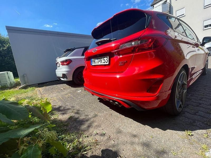 Gebraucht Ford Fiesta S 200 PS (147 kW) 2018 Rot Kleinwagen