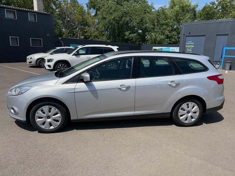 Gebraucht Ford Focus Trend 105 PS (77 kW) 2011 Silber Kombi