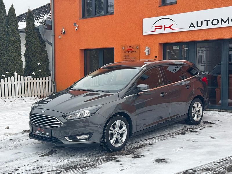 Gebraucht Ford Focus Titanium 125 PS (91 kW) 2015 Grau Kombi