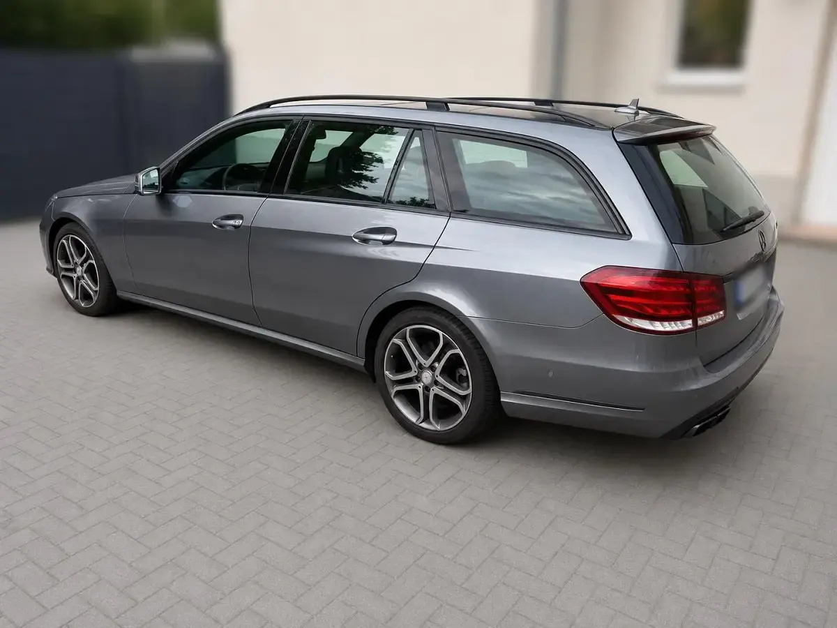 Gebraucht Mercedes E250 204 PS (150 kW) 2016 Grau Kombi
