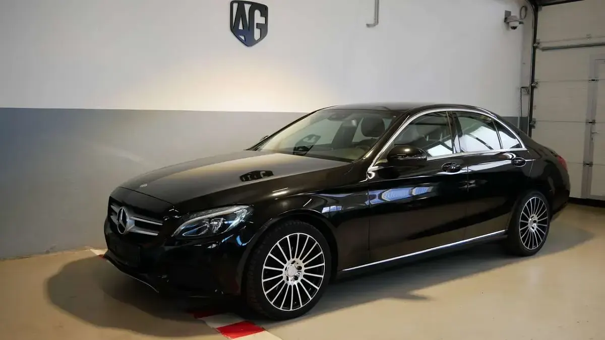 Gebraucht Mercedes C180 156 PS (114 kW) 2016 Obsidianschwarz  metalliclack Limousine