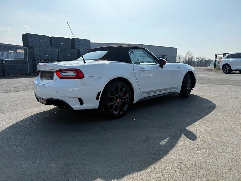 Gebraucht Abarth 124 Spider 170 PS (125 kW) 2018 Weiß Cabrio