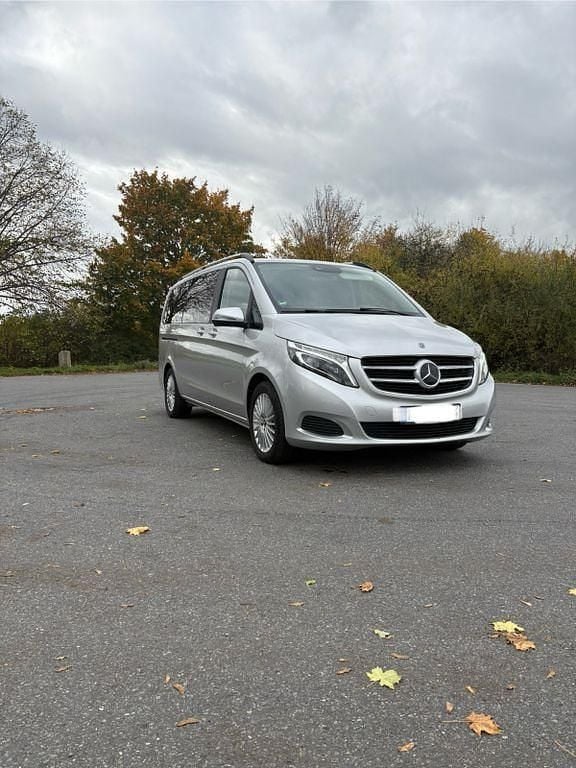 Silber Gebraucht 2019 Mercedes V220 Edition Van / Kleinbus | 38.999 € (Fairer Preis) - Bild 1/4