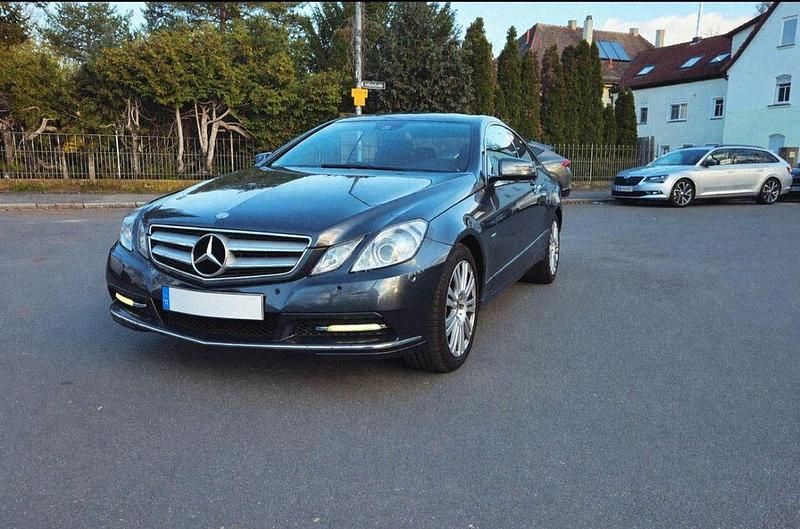 Gebraucht Mercedes E200 184 PS (135 kW) 2011 Grau Coupé