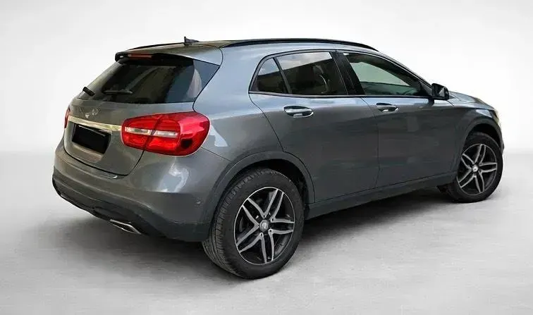 Gebraucht Mercedes GLA200 136 PS (100 kW) 2016 Grau SUV