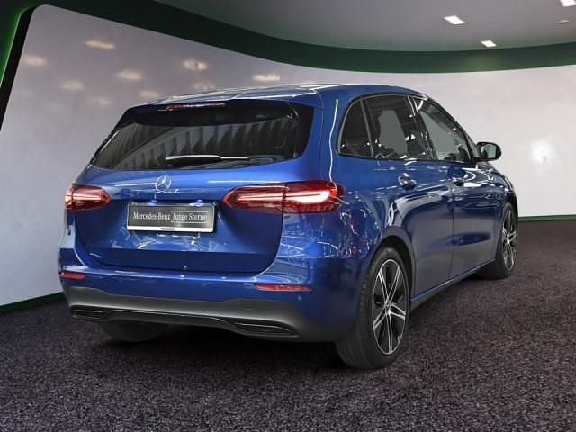 Gebraucht Mercedes B220 Progressive 190 PS (139 kW) 2023 Blau / spektralblau Van / Kleinbus