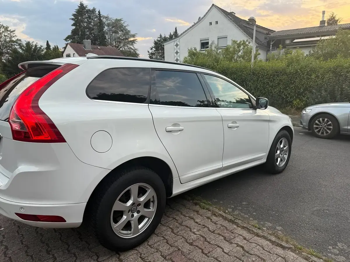 Gebraucht Volvo XC60 150 PS (110 kW) 2016 Weiß SUV