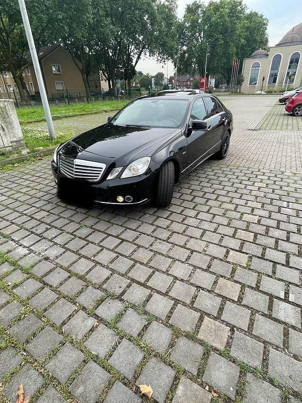 Gebraucht Mercedes E250 204 PS (150 kW) 2011 Schwarz Limousine