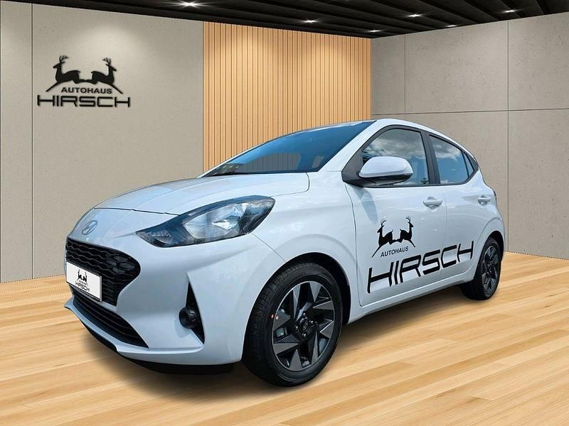 Weiß Gebraucht 2025 Hyundai i10 Trend Kleinwagen | 17.990 € (Fairer Preis) - Bild 1/4