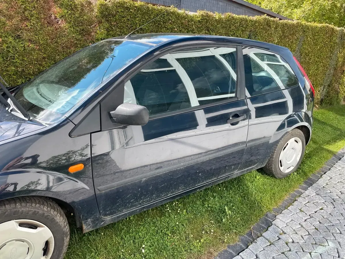 Gebraucht Ford Fiesta 80 PS (58 kW) 2004 Blau Kleinwagen