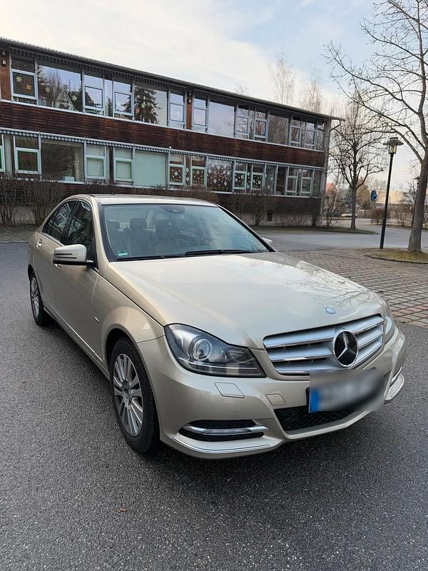 Gebraucht Mercedes C200 184 PS (135 kW) 2011 Beige Limousine