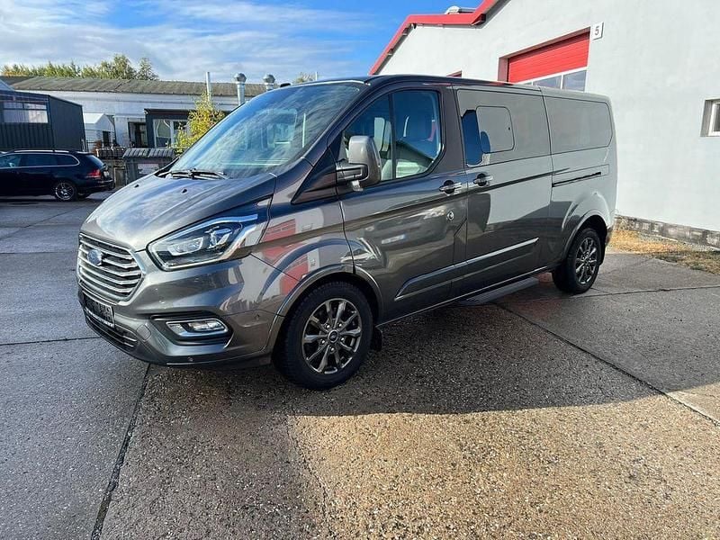 Grau Gebraucht 2020 Ford Tourneo Titanium X Van / Kleinbus | 25.900 € - Bild 1/4