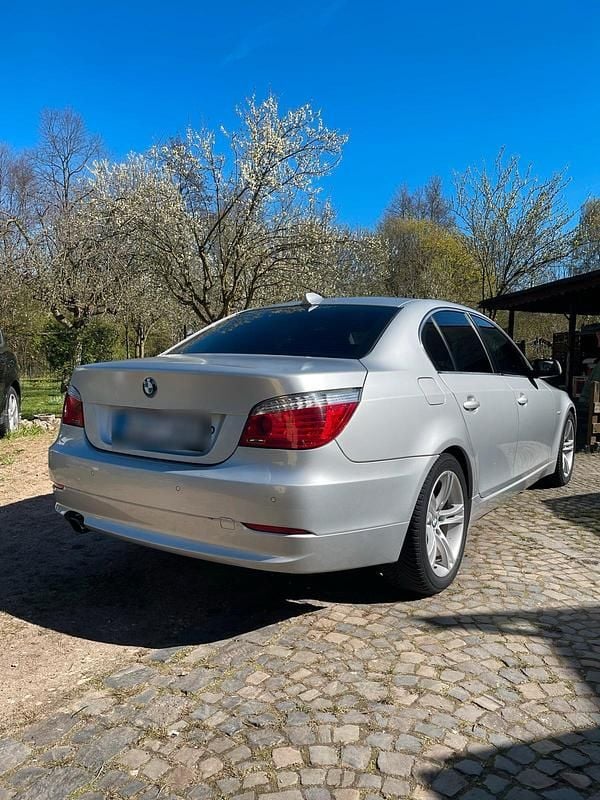 Gebraucht BMW 520 163 PS (119 kW) 2009 Silber Limousine