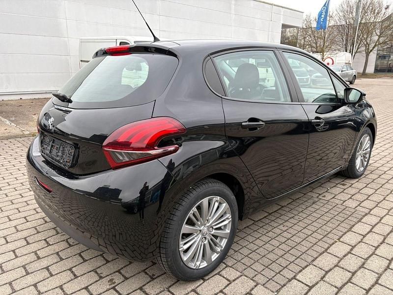 Gebraucht Peugeot 208 Active 82 PS (60 kW) 2018 Schwarz Kleinwagen