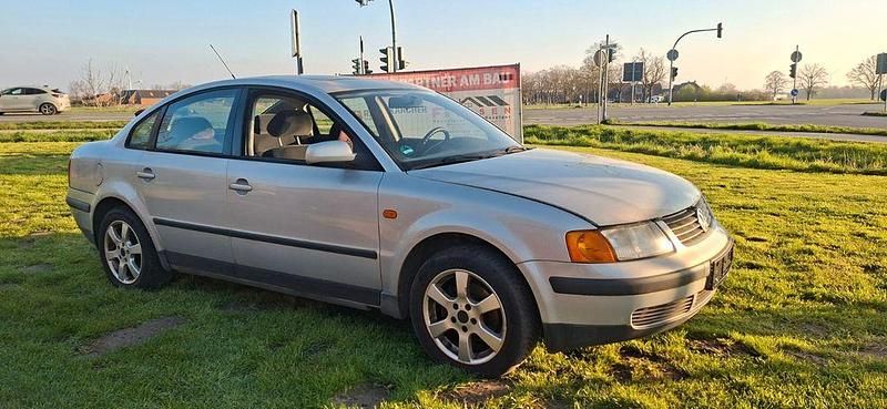Gebraucht VW Passat Basis 101 PS (74 kW) 1996 Silber Limousine