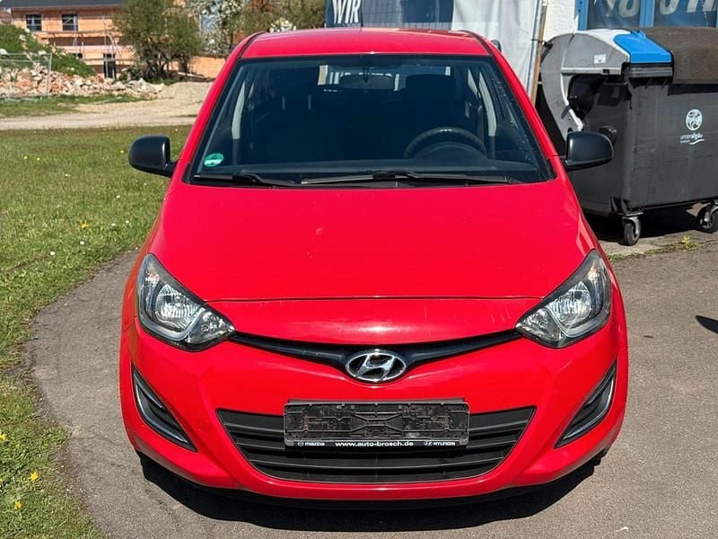 Gebraucht Hyundai i20 Classic 86 PS (63 kW) 2012 Rot Kleinwagen