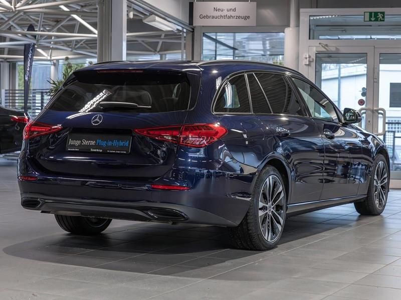 Gebraucht Mercedes C300e Avantgarde 204 PS (150 kW) 2022 Blau Limousine