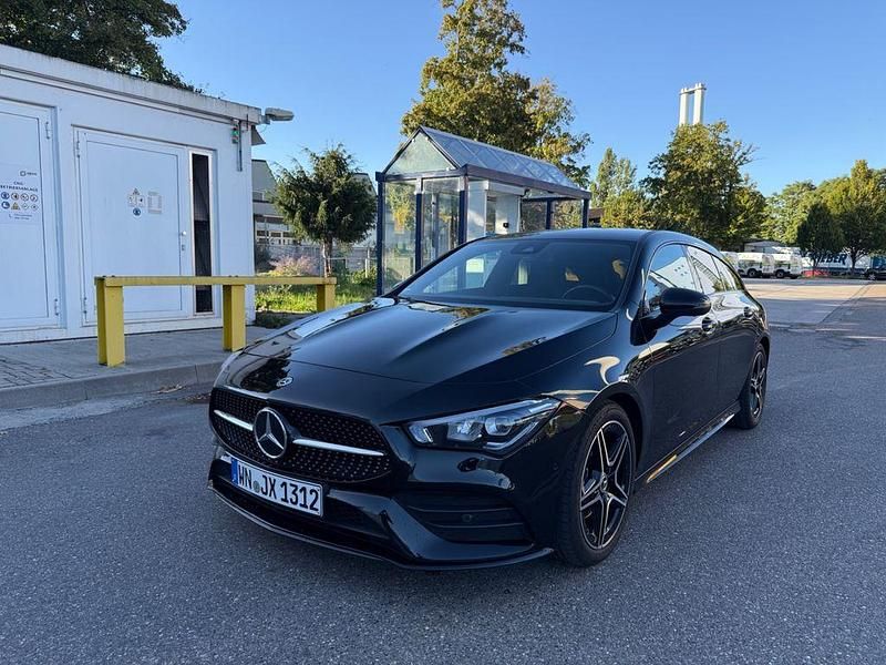 Schwarz Gebraucht 2022 Mercedes CLA200 Shooting Brake AMG line Kombi | 28.500 € (Guter Preis) - Bild 1/4