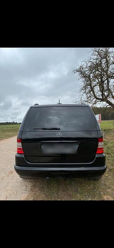 Gebraucht Mercedes ML430 279 PS (205 kW) 2001 Schwarz SUV