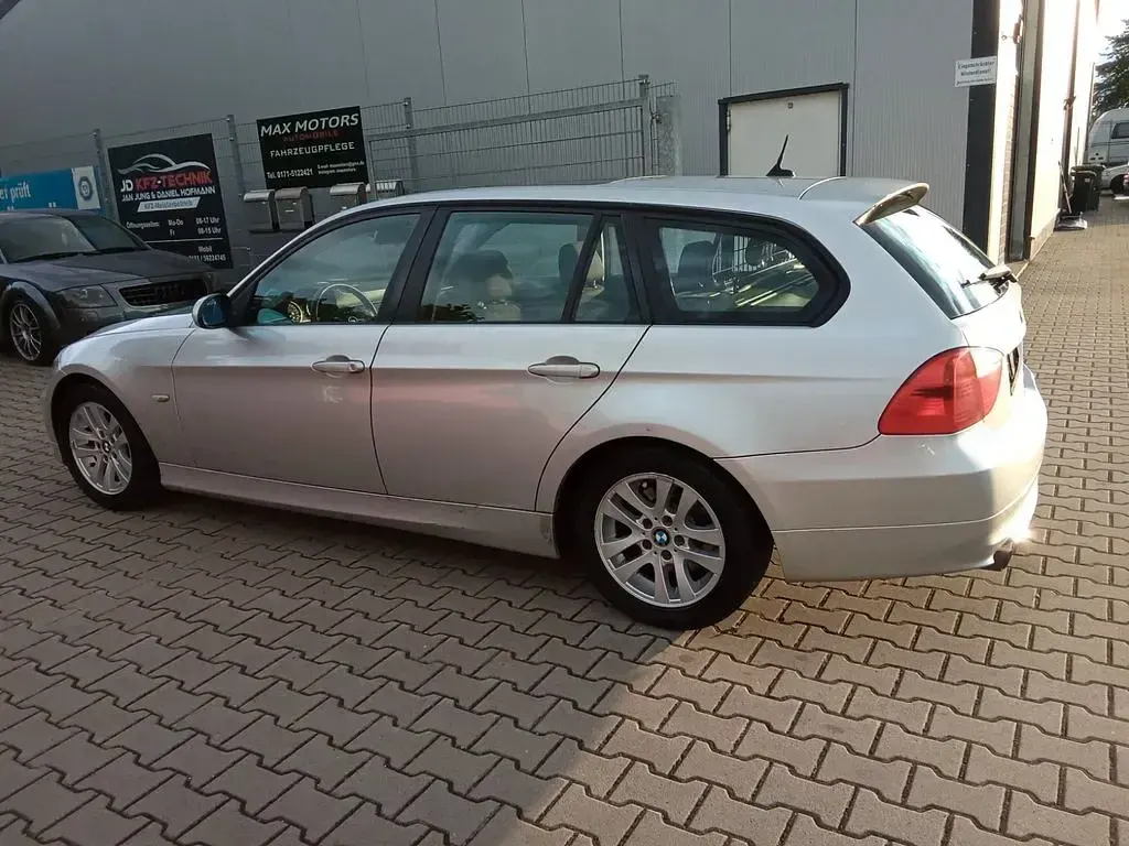 Gebraucht BMW 320 163 PS (119 kW) 2007 Silber Kombi