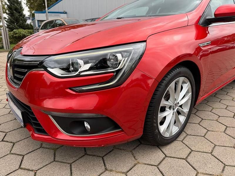 Gebraucht Renault Mégane IV Intens 132 PS (97 kW) 2016 Rot Limousine